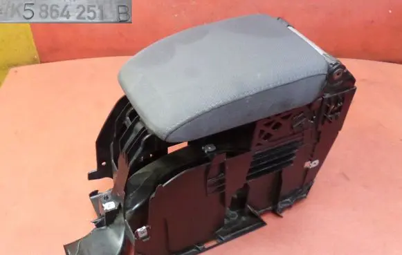 Volkswagen Golf V Armrest 1K5864251B