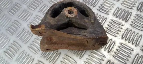 Honda Civic Engine mount bracket