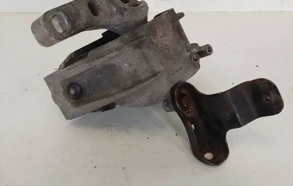 Volkswagen Touran I Engine mount bracket 1K0199262
