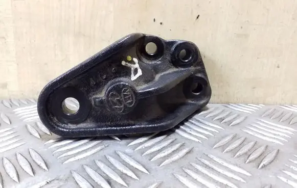KIA Rio Engine mounting bracket