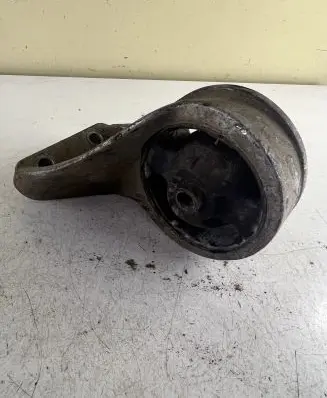 Hyundai Santa Fe Engine mount bracket
