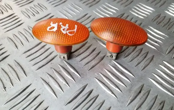 Front fender indicator light