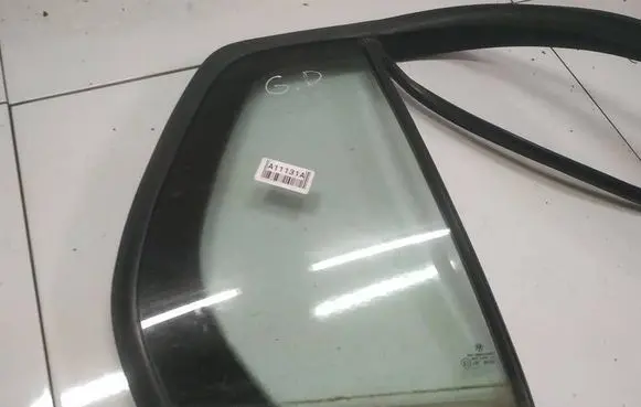 Volkswagen Golf V Rear vent window glass AS2