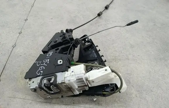 Mercedes-Benz A W169 Front door lock 