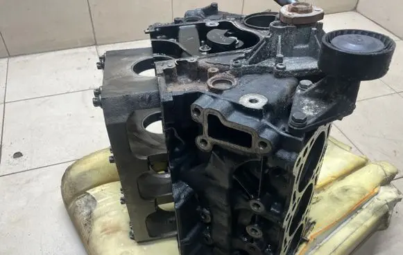 Audi A5 8T 8F Engine block 059103332L 059103023F