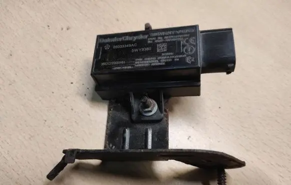 Chrysler 200 Tire pressure control unit 05033349AC
