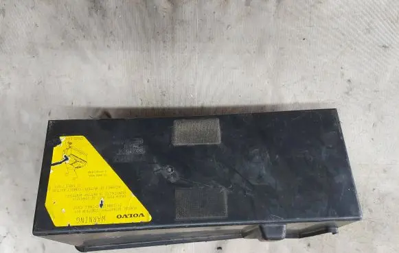 Volvo XC90 Battery box tray 8697004