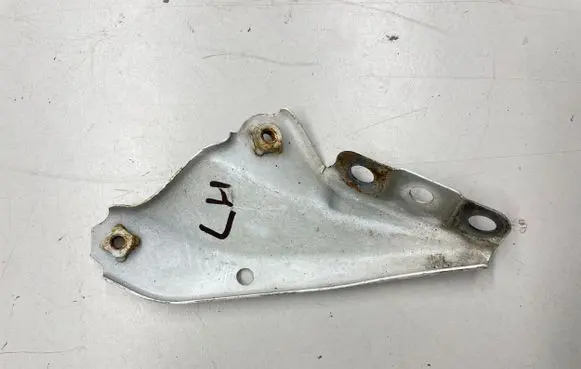 Lexus GS 250 350 300H 450H Fender mounting bracket 5385747011