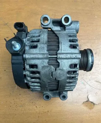 BMW 3 E92 E93 Generator/alternator 7805432