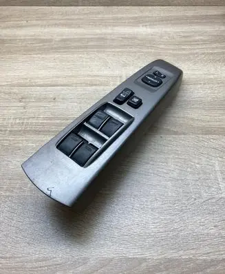 Toyota Prius (XW20) Electric window control switch 8482047050