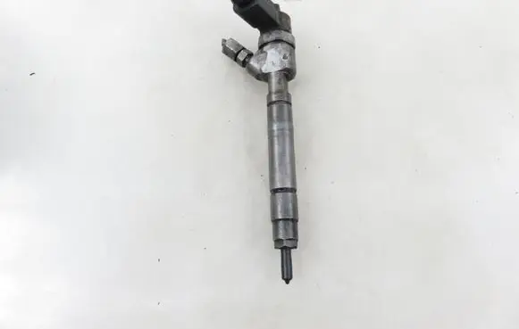 Mercedes-Benz Vito Viano W638 Fuel injector 0445110202