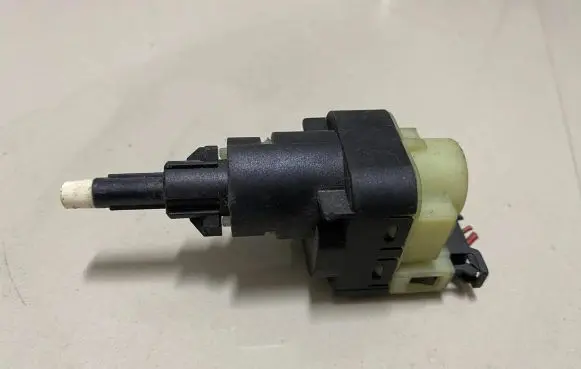 Volkswagen PASSAT B5.5 Brake pedal sensor switch 1K2945511