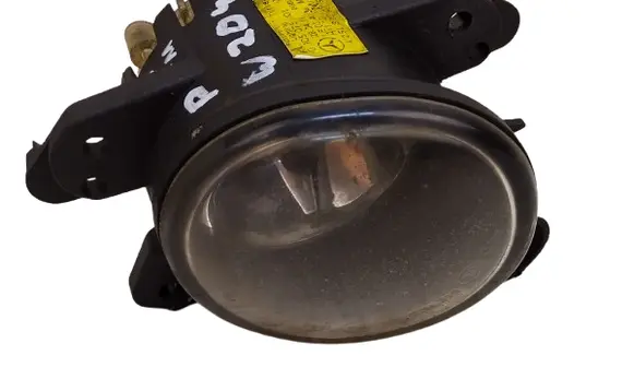Mercedes-Benz C W204 Front fog light A2518200756