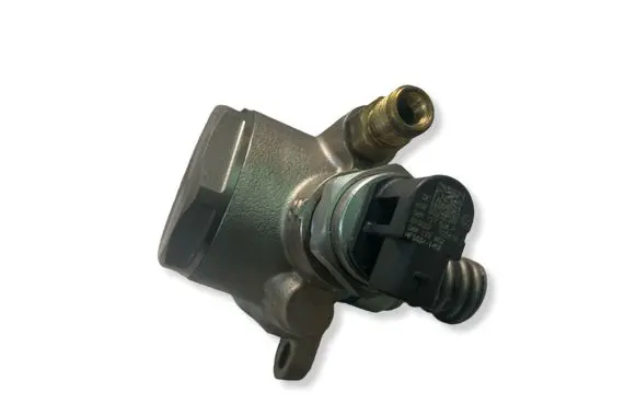 Porsche Cayenne (9Y0 9Y3) Fuel injection high pressure pump 06M127026P
