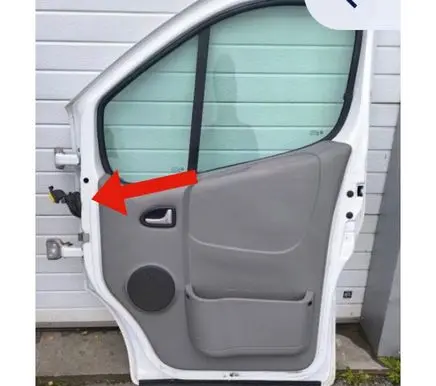 Opel Vivaro Front door check strap stopper 