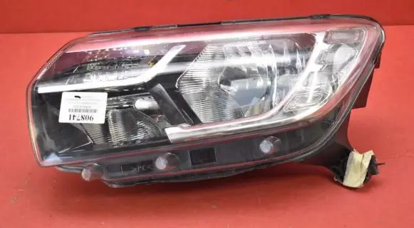 Dacia Sandero Headlight/headlamp 90114430