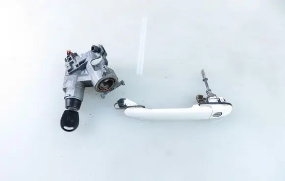 Volkswagen Polo III 6N 6N2 6NF Ignition lock 357905851