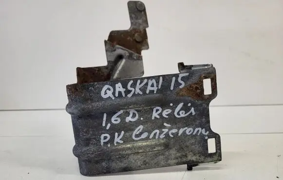 Nissan Qashqai Other engine bay part