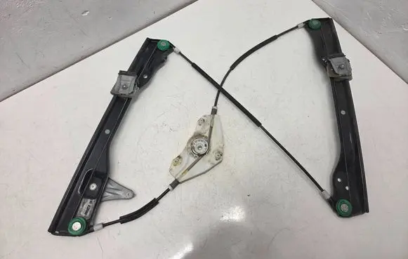 Volkswagen PASSAT B6 Front window lifting mechanism without motor 