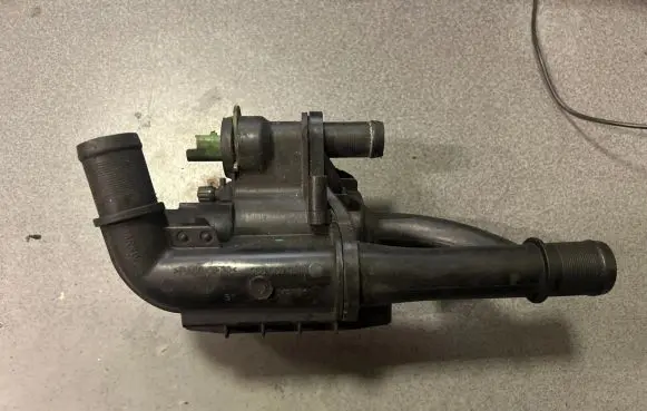 Thermostat/thermostat housing