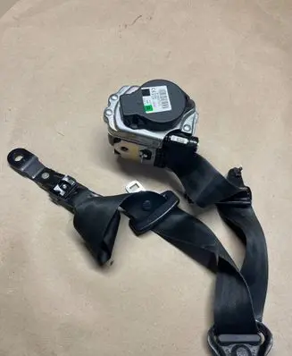 Volvo V40 Front seatbelt 619857500 P31418479