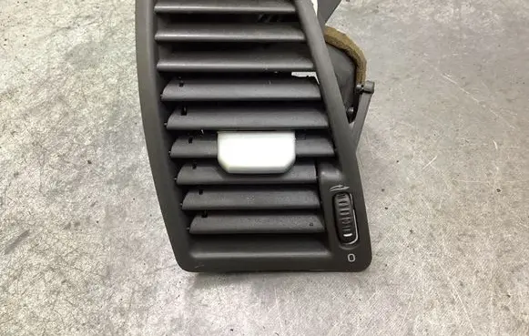 Volvo XC90 Dashboard side air vent grill/cover trim 3409398