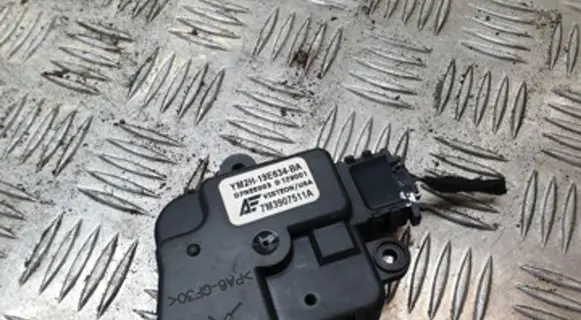 Volkswagen Sharan A/C air flow flap actuator/motor 7M3907511D