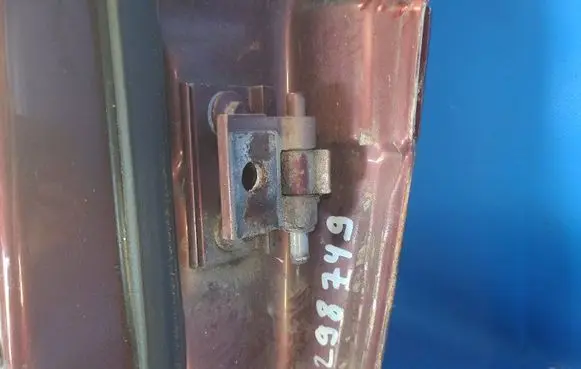 Volvo XC70 Front door lower hinge 30784903