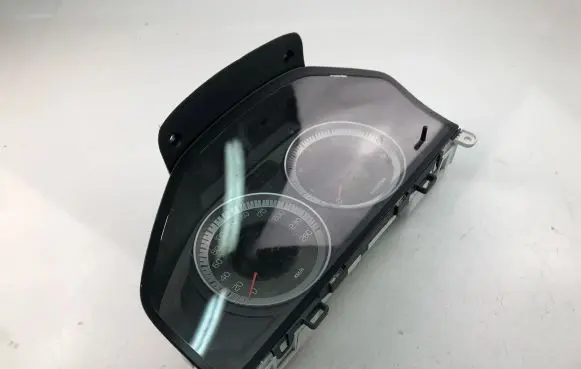 Volvo V70 Speedometer (instrument cluster) 31327582AA