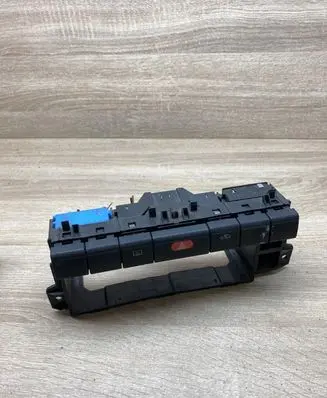 Opel Vectra B Hazard light switch 90503546