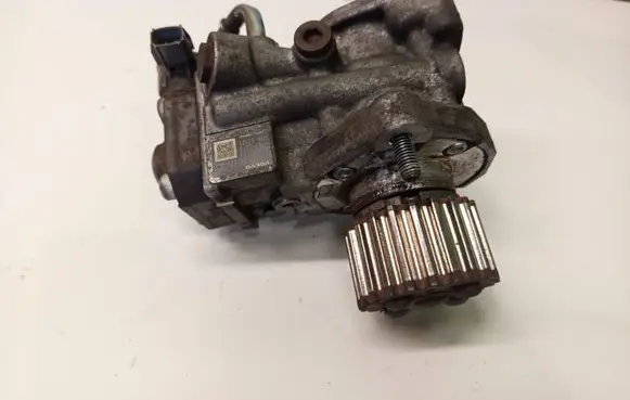 Volvo S60 Fuel injection high pressure pump VEA132360020AAA 31405129