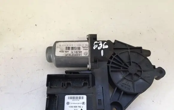 Volkswagen Golf V Front door window regulator motor 1K0959792J 1K0959702M