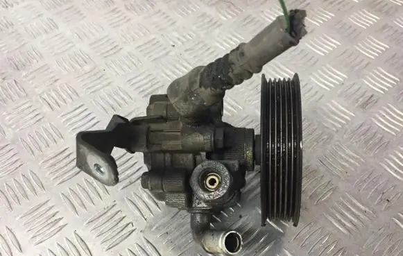 Toyota Corolla Verso AR10 Power steering pump