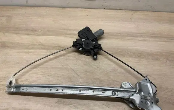 Toyota RAV 4 (XA50) Front door window regulator motor 8572042130