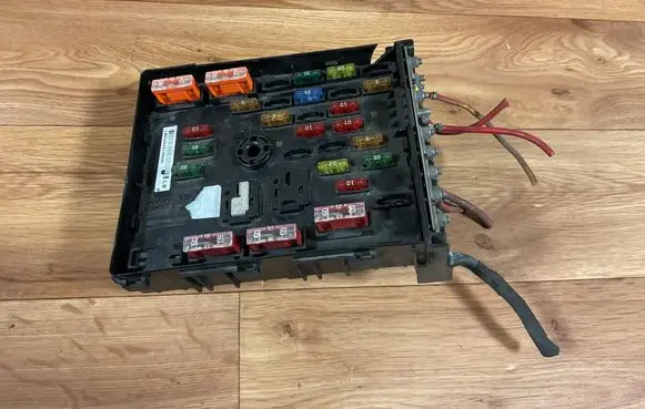 Volkswagen PASSAT B6 Fuse module 3C0937125 63592777