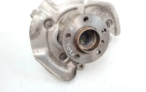 Front wheel hub