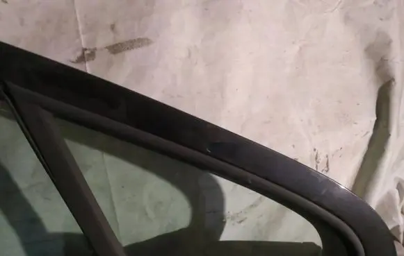 Peugeot 307 Front door vent window glass four-door 