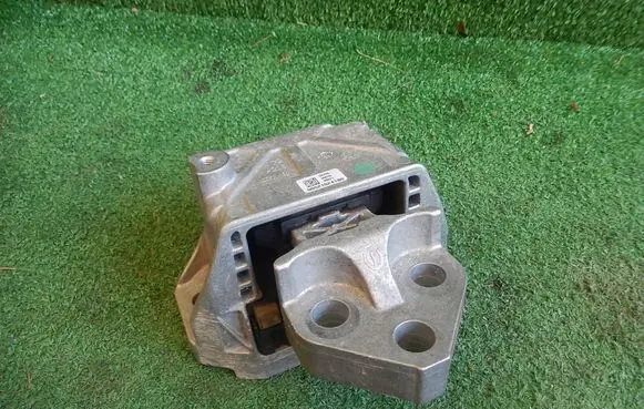 Jeep Compass Gearbox mounting bracket 00521624180