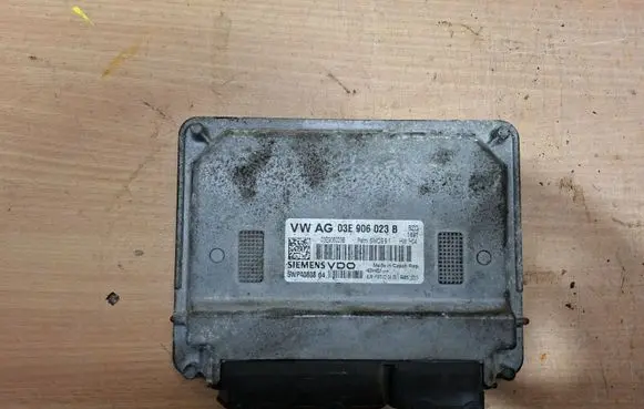 Skoda Fabia Mk2 (5J) Engine control unit/module 03E906023B 5WP40808