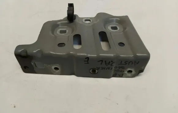 Renault Megane E-Tech Fender mounting bracket 631220027R