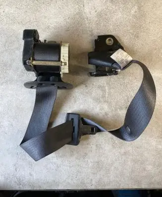 Jeep Cherokee III KJ Rear seatbelt 040513 173021R