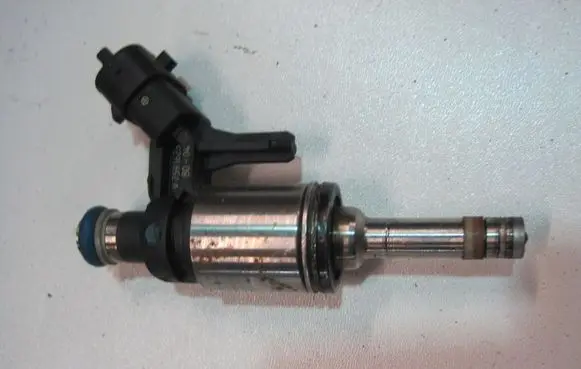 BMW 2 Active Tourer U06 Fuel injector 0261500073