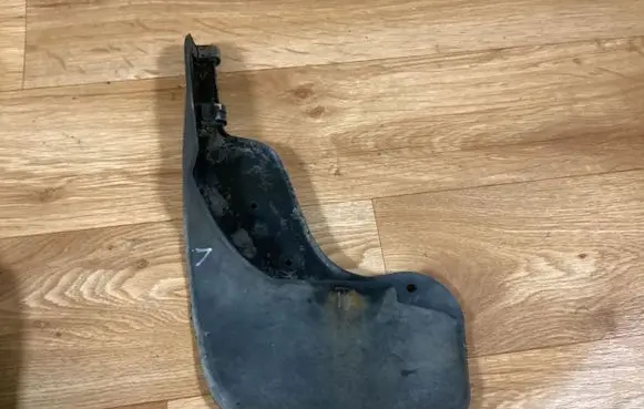 Volkswagen PASSAT B6 Front mudguard 3C0075111