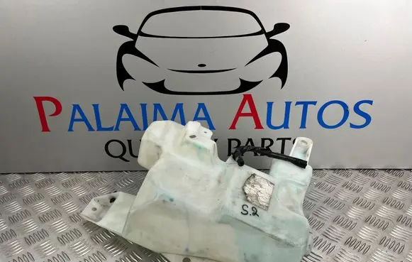 Nissan Qashqai Windshield washer fluid reservoir/tank 289104EA0A