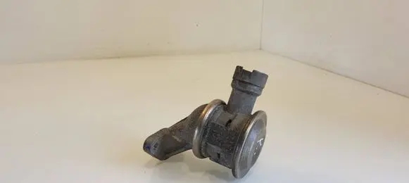 BMW 7 E65 E66 EGR valve 72823801
