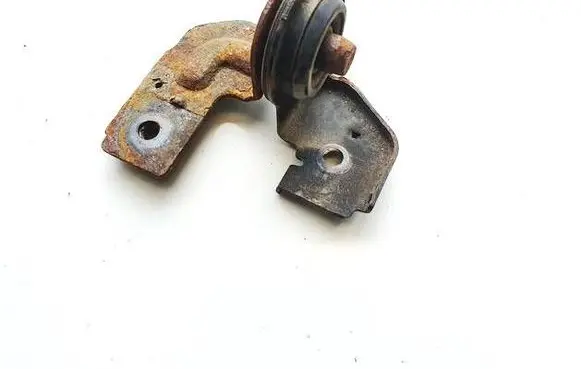 Subaru Outback Radiator mount bracket 