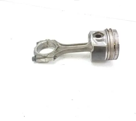 Toyota Avensis T250 Piston with connecting rod