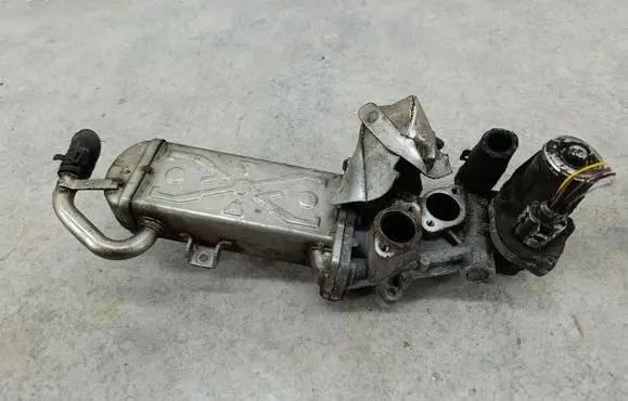 Volkswagen PASSAT B7 EGR valve 03L131512BL117255