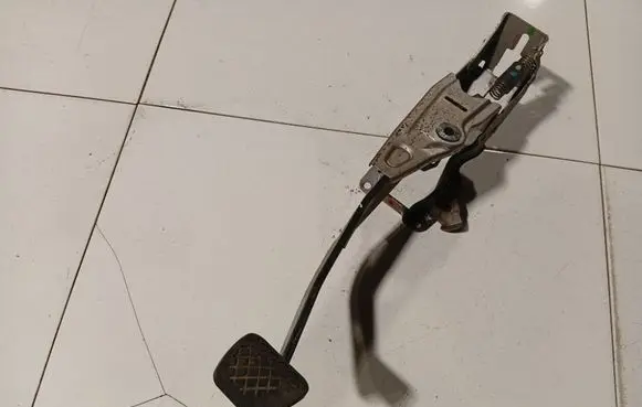 Honda FR-V Brake pedal 