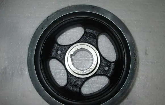 Toyota RAV 4 (XA40) Crankshaft pulley